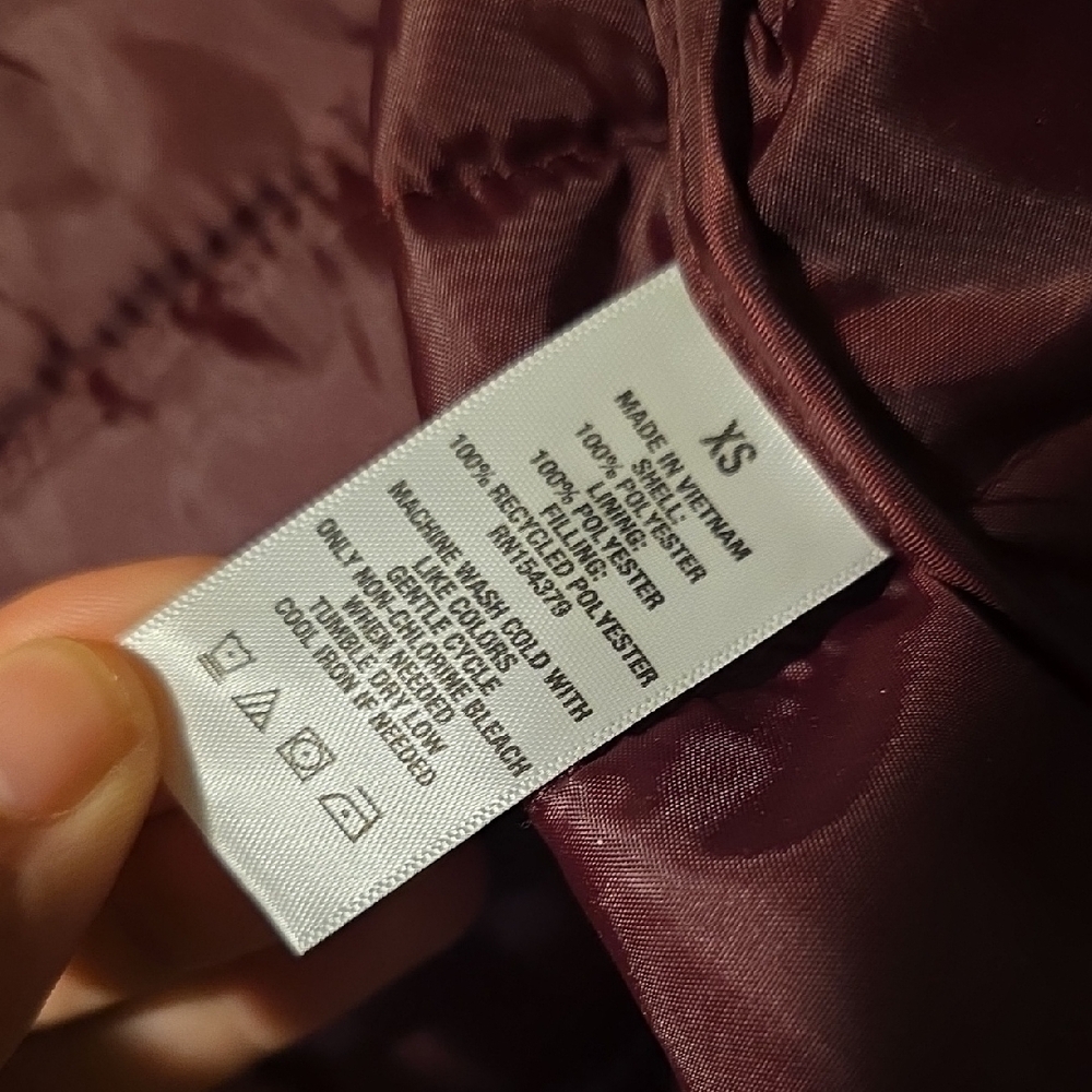 Aeropostale Men's Maroon Quilted Vest - Picture 9 of 11